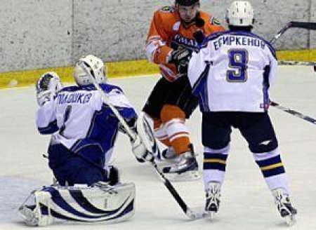 Полошков пропустил три шайбы и несколько раз спас команду