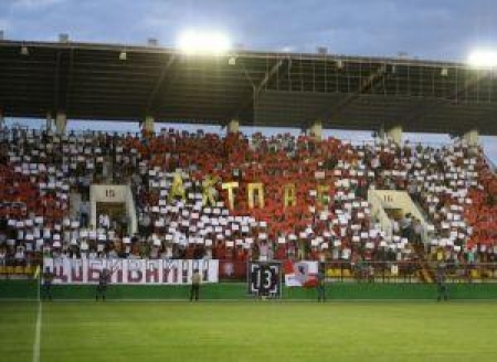 Болельщики чемпиона постоянно окрашивали стадион в цвета клуба