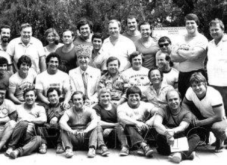 Махмуд Эсамбаев со сборной СССР по тяжелой атлетике 1981 в нижнем ряду 3 слева сидит Мазин