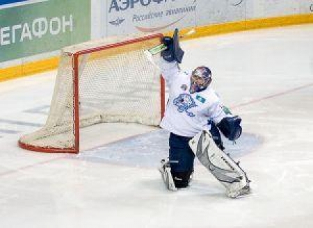 Кузнецов пропустил четыре шайбы