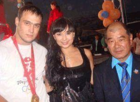 Илья Ильин (слева), Вилория Пак (справа)