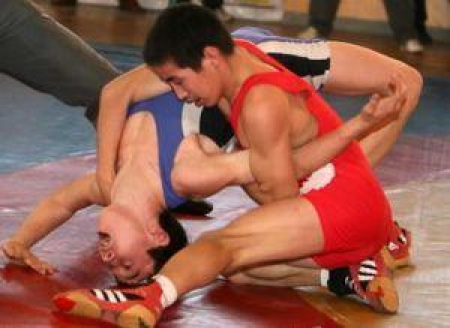 На смену взрослым борцам подрастает достойное поколение