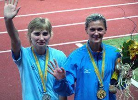 Прыгуньи в высоту Анна Устинова (слева) и Марина Аитова после успешного азиатского старта готовятся выступить на зимнем чемпионате мира в Дохе