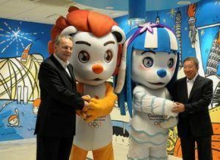 На презентации Сингапура-2010 присутствовал Жак Рогге (слева)