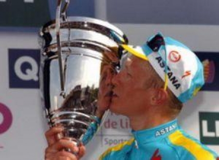 Александр Винокуров снова побеждает