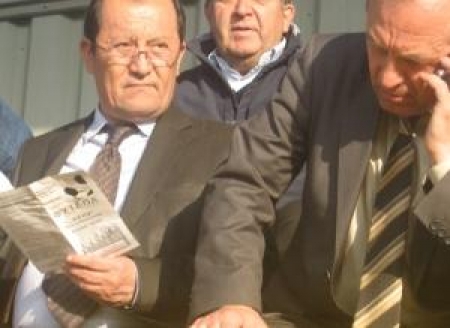 Аким Усть-Каменогорска — самый заинтерсованный болельщика «Востока» (на снимке слева)