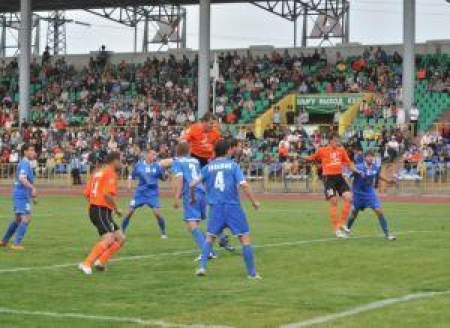 Павлодарцы переиграли карагандинцев и вышли в лидеры