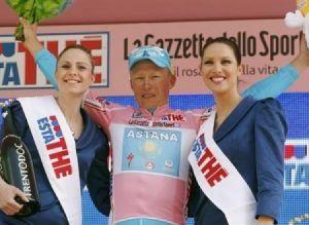 <strong>Александр Винокуров лидирует в генеральной классификации «Джиро»  после трех этапов</strong>
