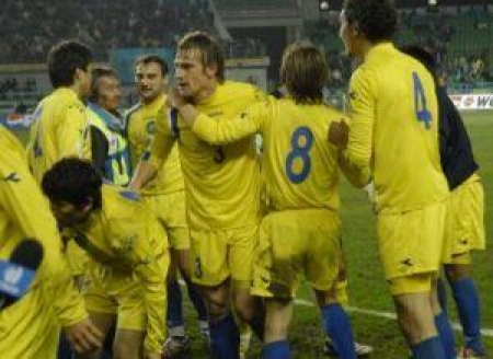 Кучма готов отстаивать честь