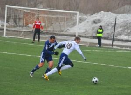 Команды идут к середине первого пути