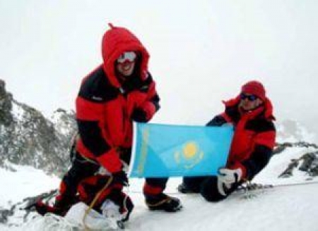 Казахстанцы поднялись на вершину