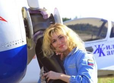 Женщина-авиаспортсмен