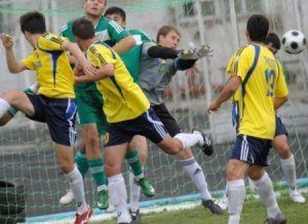 «Кайрат» (в желтой форме) в 16-м туре неожиданно обыграл «Атырау»