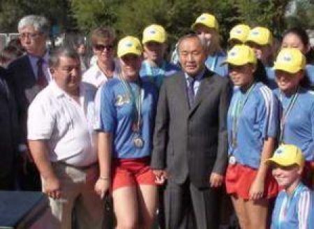 Юсупов помогает молодежи