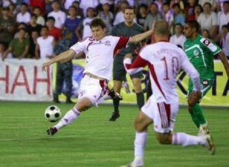 Мурат Тлешев (в центре) и Марат Хайруллин (№ 10) ждут старта в Лиге чемпионов