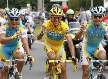 Винокуров довез Контадора до победы