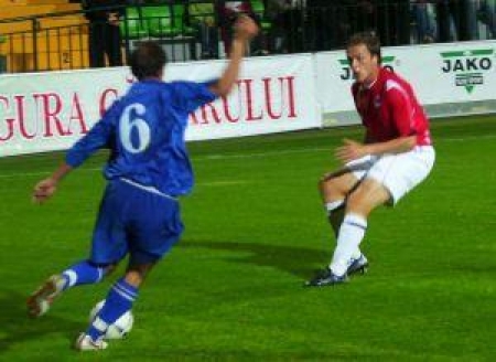 Игрок сборной Молдовы Виктор Комленок №6 пополнил состав уральцев