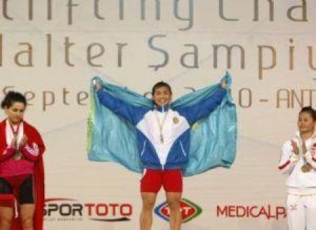 <strong>Представительница Казахстана Майя Манеза стала двукратной чемпионкой мира по тяжелой атлетике</strong>