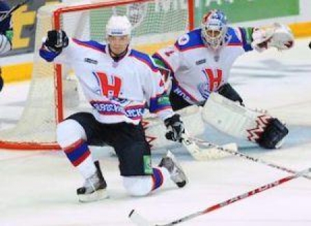 Хозяева пропустили три шайбы