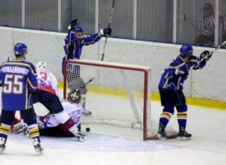 Победу праздновали хозяева