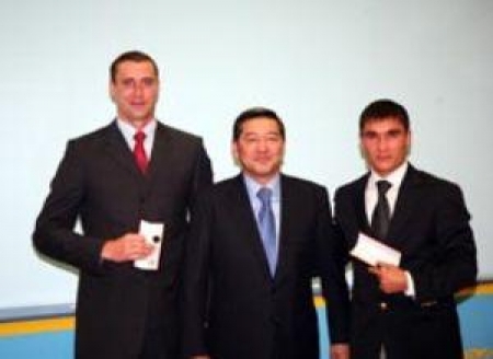 Карагандинские звезды Серик Сапиев и Дмитрий Карпов