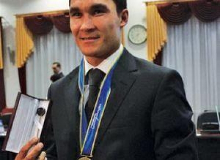 Серик Сапиев завоевал золото