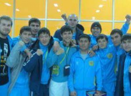 Национальная сборная Казахстана образца 2010 года во главе с Мырзагали Айтжановым