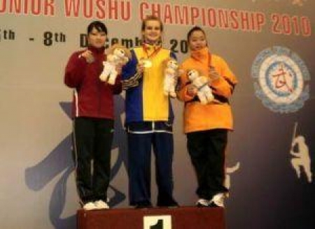 Евгения Рагулина на пьедестале