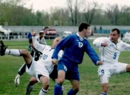 Один из лидеров атак «Востока» Павел Удалов 10 — остался чуть ли не единственный в команде из местных футболистов