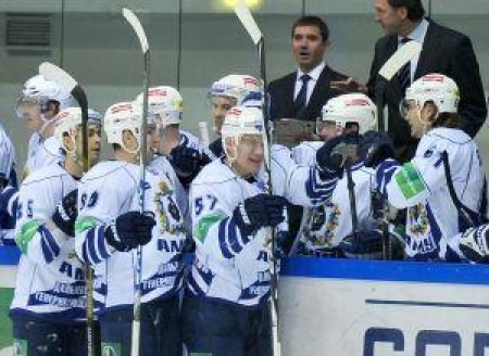 Хабаровские хоккеисты во второй игре прибавили