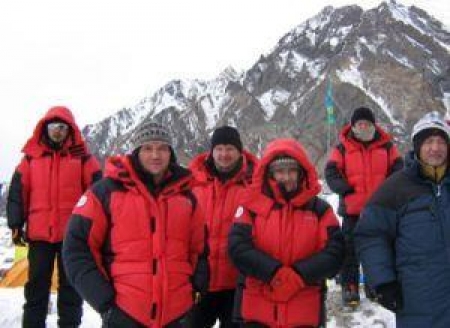 Флаг Казахстана подняли на вершину