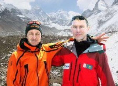 Казахстанские альпинисты полазят по скалам