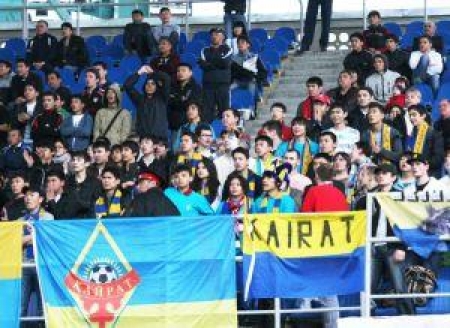 Молодежь устроила драку для болельщиков