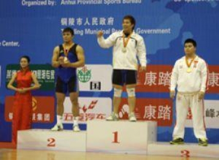 Казахстанские штангисты на ЧА выигрывали медали серебряного и бронзового достоинства