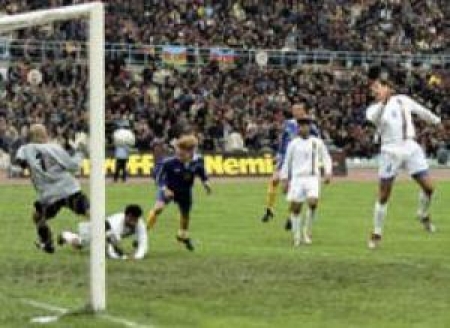 Казахстан пока не проигрывал Азербайджану