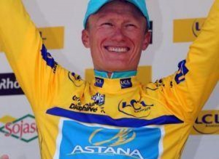 Винокуров лидирует в генерале