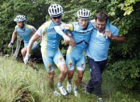 <strong>Винокуров получил травму и сошел с «Тур де Франс»</strong>