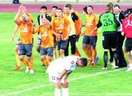 Болельщики празднуют успех казахстанцев