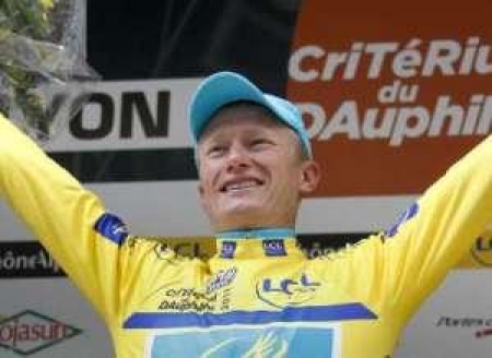 В Алматы прошел веломарш в честь Винокурова