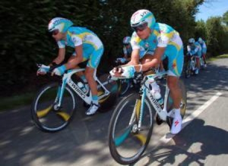 Сегодня Андрей Зейц (на переднем плане) самый перспективный из всех казахстанских гонщиков