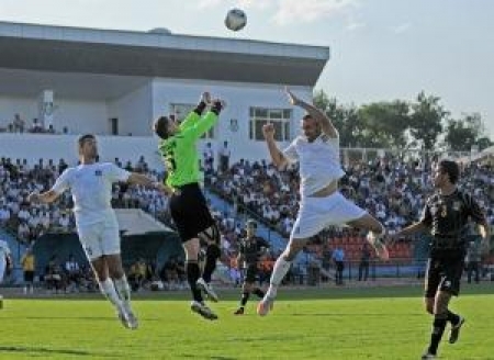 Пока что команда из тараза не блещет