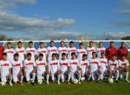 Самат Смаков помогает родному клубу