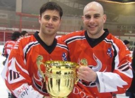 Тайлер Меткалф (слева) и Курт Максвейн (справа)