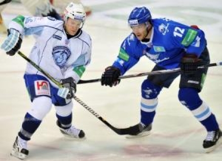 Астанчане уступили в три шайбы