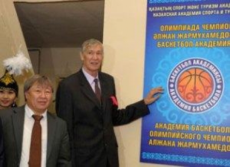 Наших звезд будут готовить олимпийские чемпионы Нелли Ким и Алжан Жармухамедов