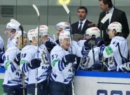 Хабаровчане забросили четыре шайбы