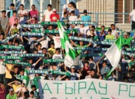 Атырауские болельщики яро поддерживают свою команду