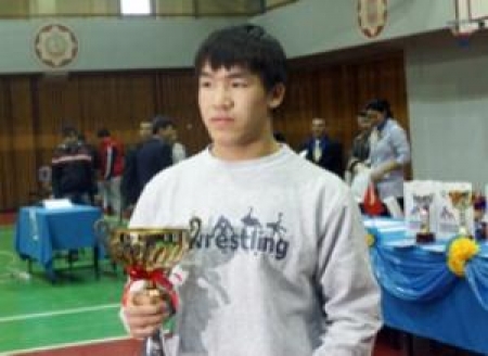 В Алматы прошел турнир памяти тренера по борьбе