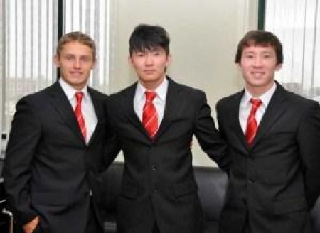 Фархат Джанибеков (в центре)