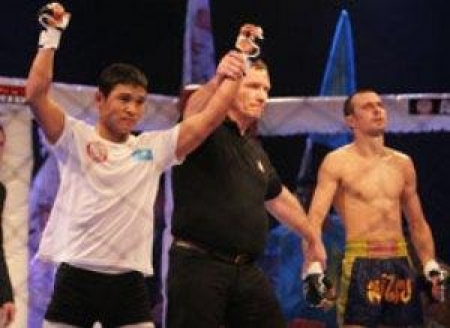 Александр Емельяненко победил Толегена Атиллу